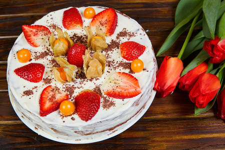 Торта с ягоди и физалис