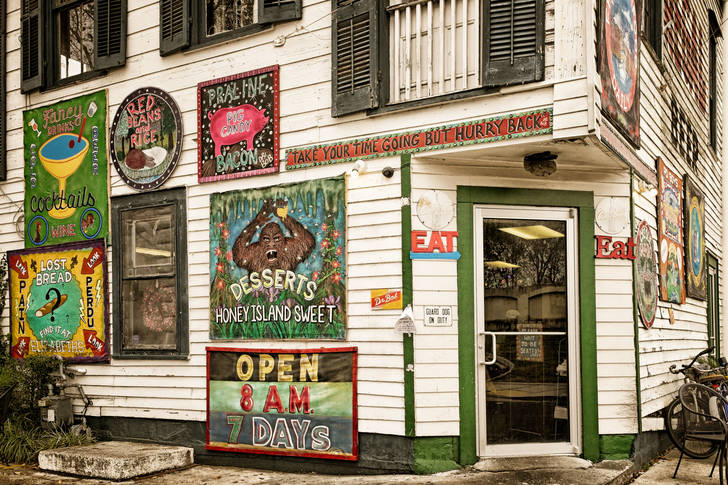 Pročelje vintage restorana u New Orleansu