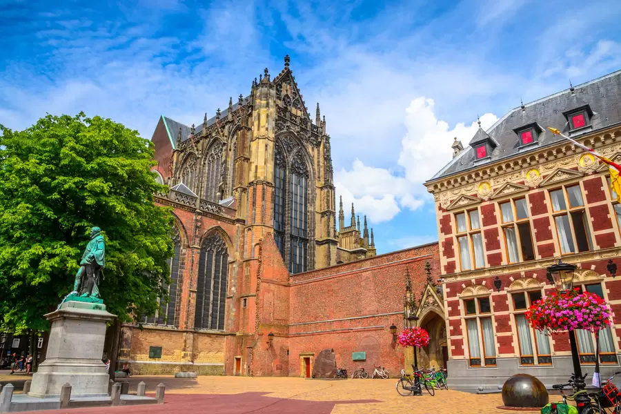 Gezicht op de kathedraal van Utrecht