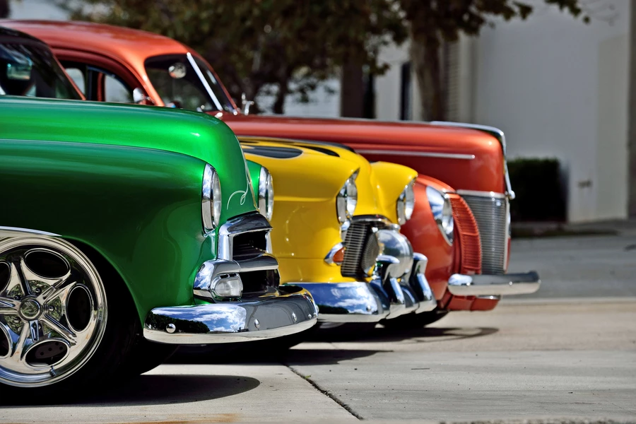 Veelkleurige retro auto's