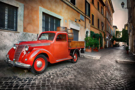 Carro retrô na rua em Roma
