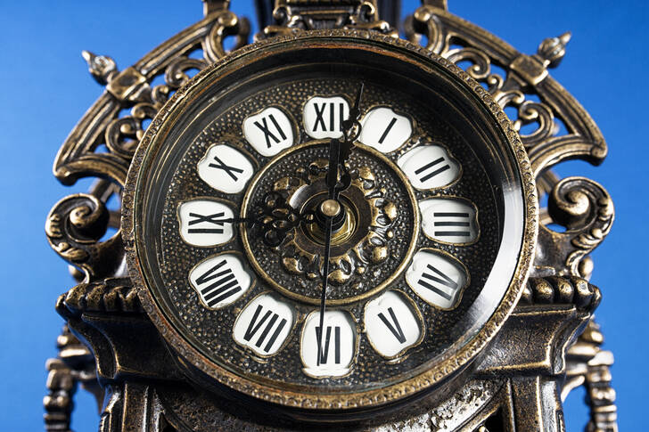 Starožitné bronzové hodiny