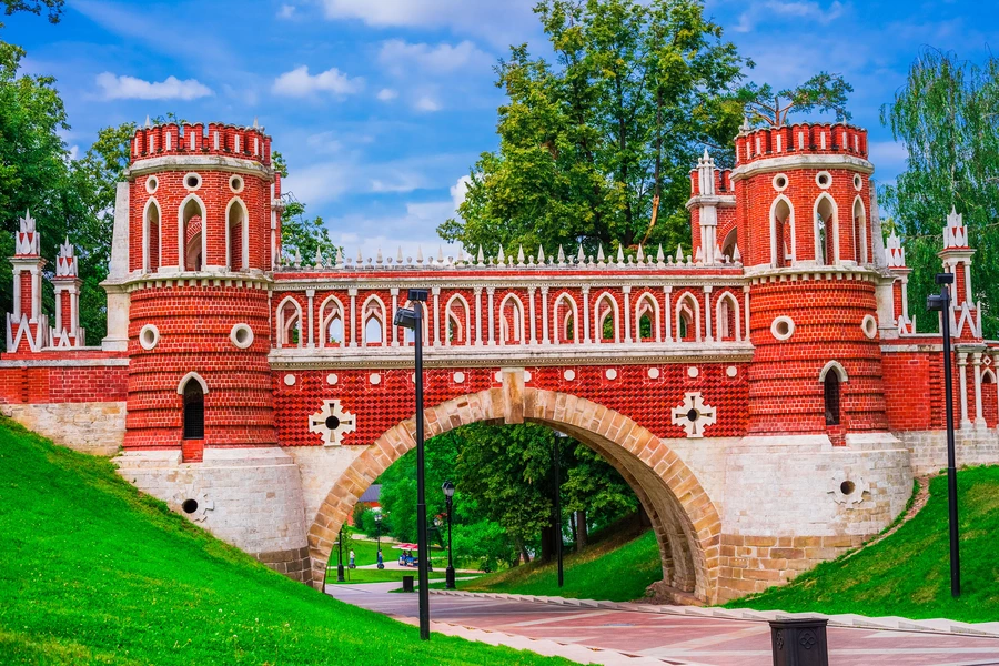 Tsaritsyno'daki figürlü köprü