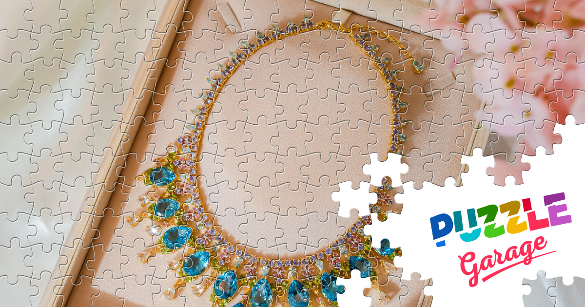 Necklace with stones Jigsaw Puzzle (Stuff, Jewellery) Puzzle Garage
