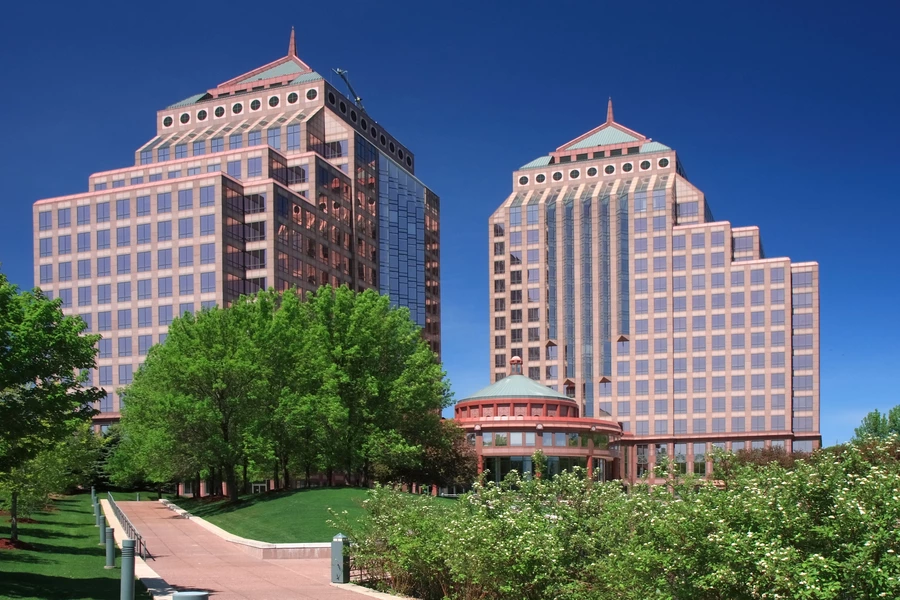 Carlson Towers, Minnetonka