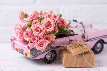 Carro com rosas cor de rosa