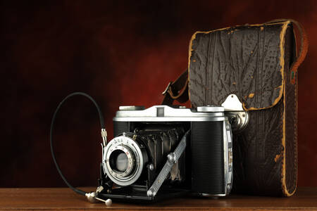 Starý fotoaparát a taška