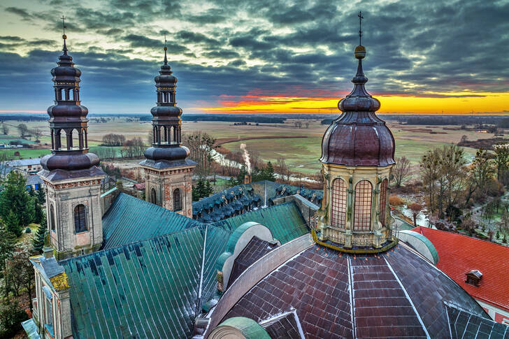 Cúpulas da abadia em Ląd, Polónia