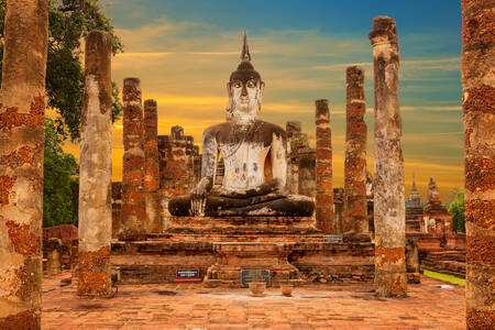 Hatalmas Buddha szobor