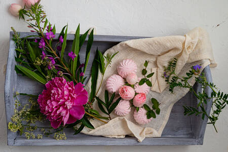 Blomster og rosa marshmallows