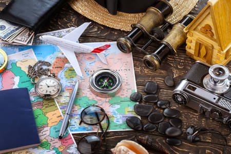 Hărți și accesorii pentru călători