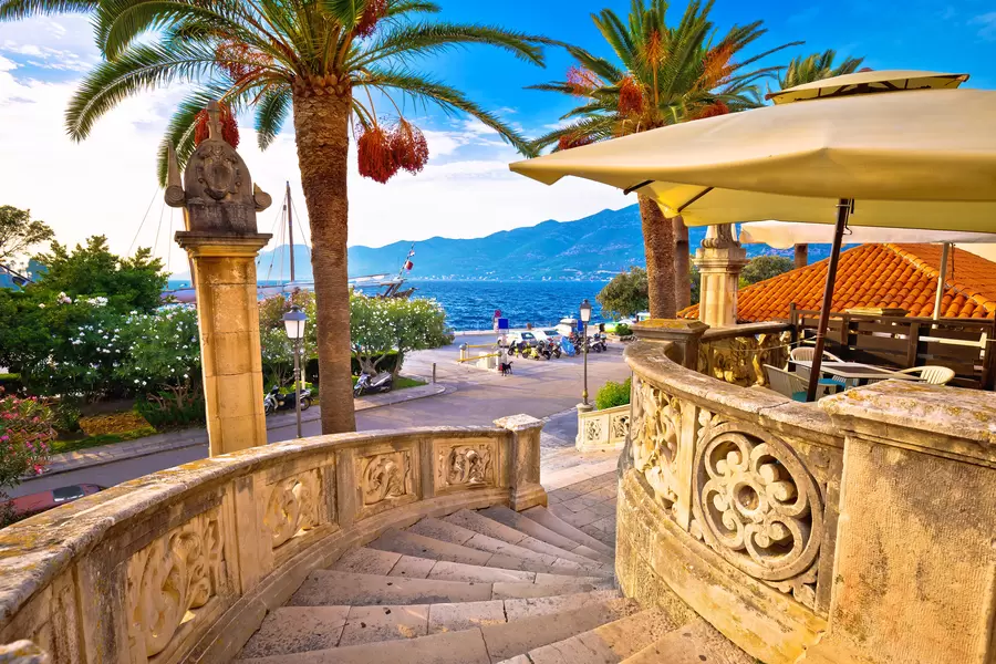 Café sur le quai de Korcula