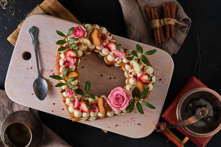 Tårta dekorerad med rosor