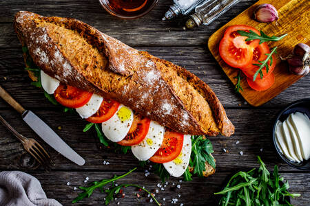 Caprese sandwich with tomatoes