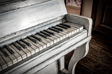 Old white piano