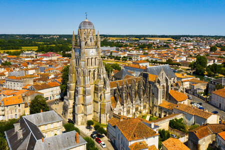 Uitzicht op de kathedraal van Saintes