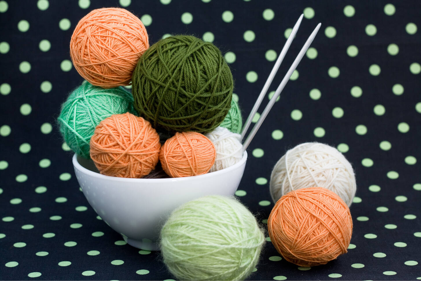 Yarn for knitting on a dark background Jigsaw Puzzle (Home, Needlework