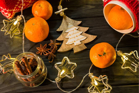 Tangerines and garland