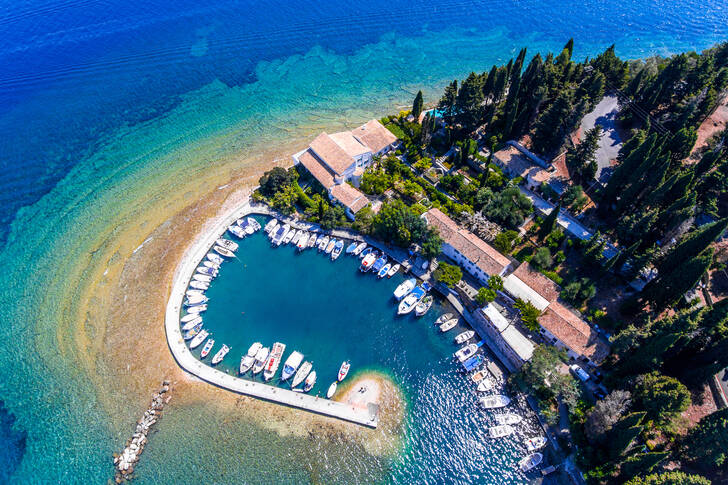 Hamn på ön Korfu