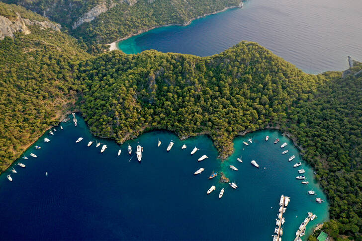 Blick von oben auf die Buchten von Göcek