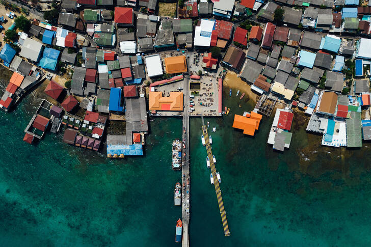 Vista desde arriba de un pueblo japonés