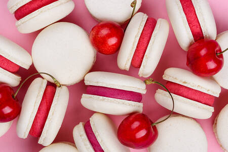 Macarons sa višnjevim kremom