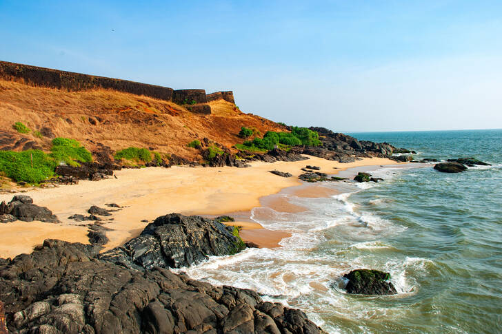 Pohled na pevnost Bekal z pobřeží