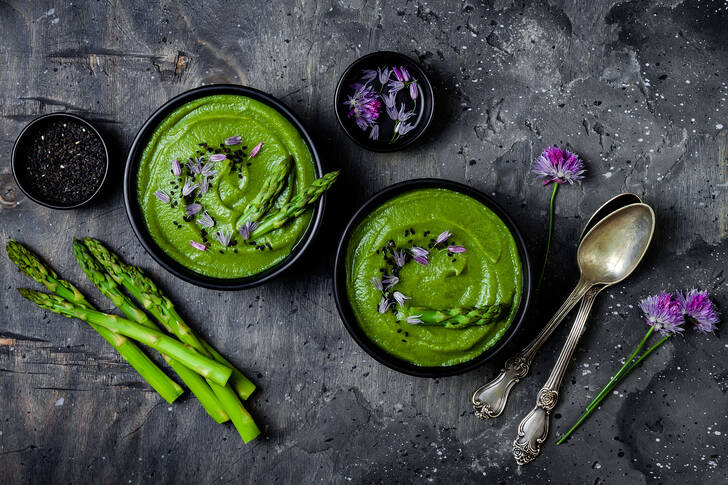 Cremet grøn aspargessuppe