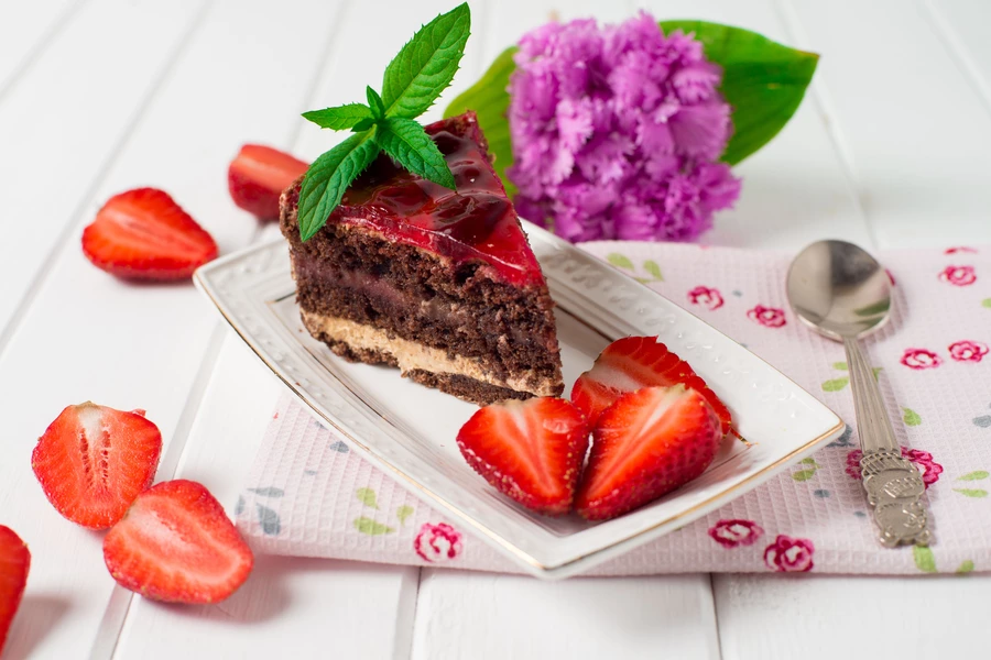 Kue Cokelat Stroberi