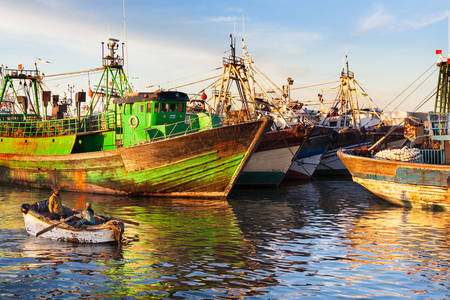 Рыбацкие лодки в порте Эс-Сувейры