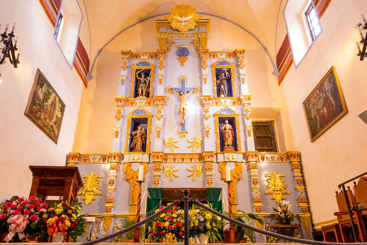 The interior of the parish of San Juan Bautista