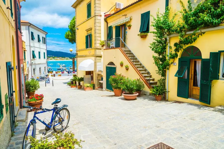 Jalan di Marina di Campo