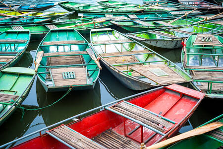 Boote auf dem Fluss Tam Coc