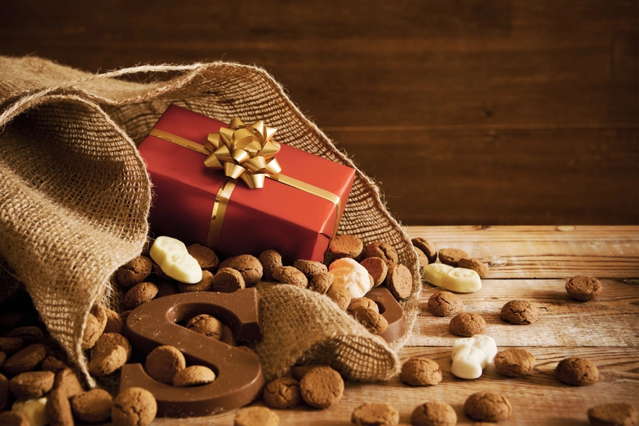 Tas met koekjes en cadeau