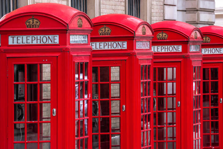 Cabine telefonice roșii