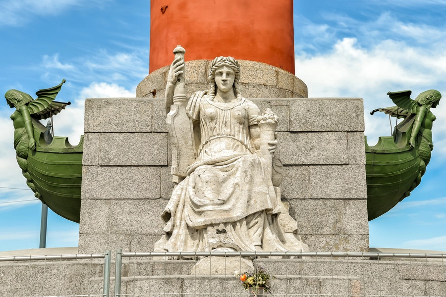 Ростральна колона, Санкт-Петербург