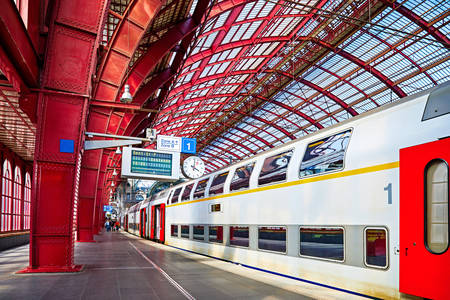 Dubbeldekker trein naar Antwerpen-Centraal