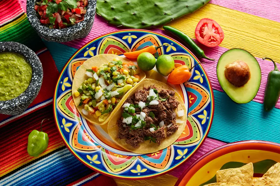 Taco's op een kleurrijke plaat