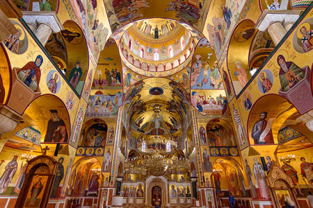 Interiér katedrály vzkříšení Krista v Podgorici