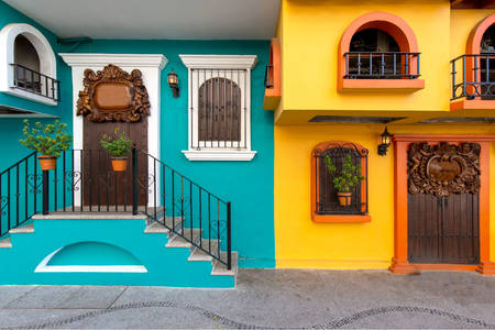 Fațade de case în Puerto Vallarta