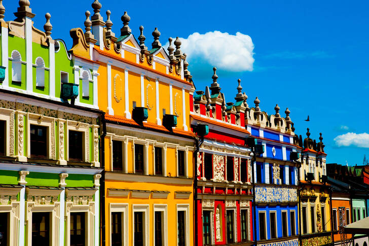 Färgglada fasader i staden Zamość