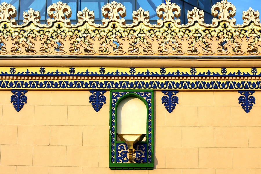 Orientalisk prydnad på väggen