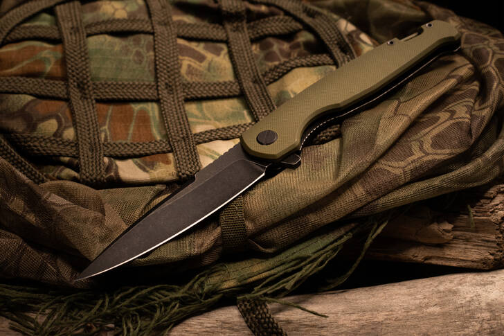 Składany nóż wojskowy