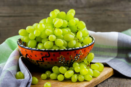 Uvas en un plato