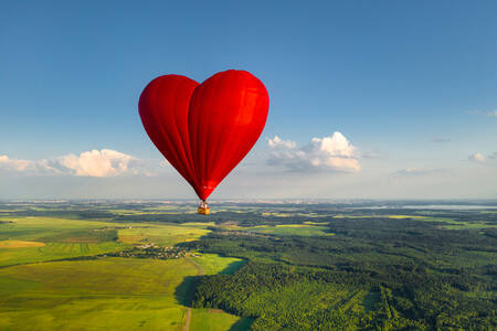 Heteluchtballon in de lucht