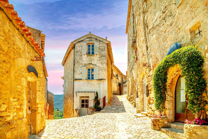 Le strade della città di Lacoste