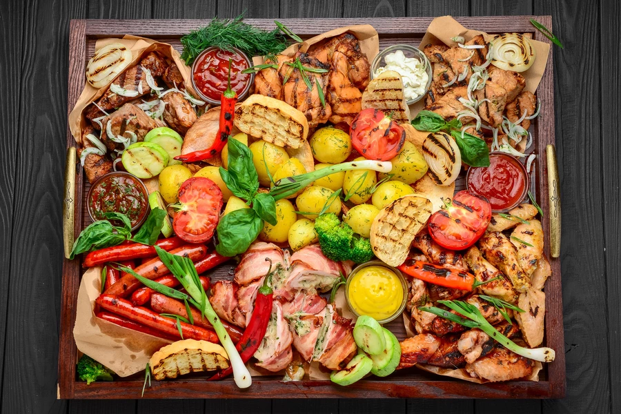 Grillat kött och grönsaker