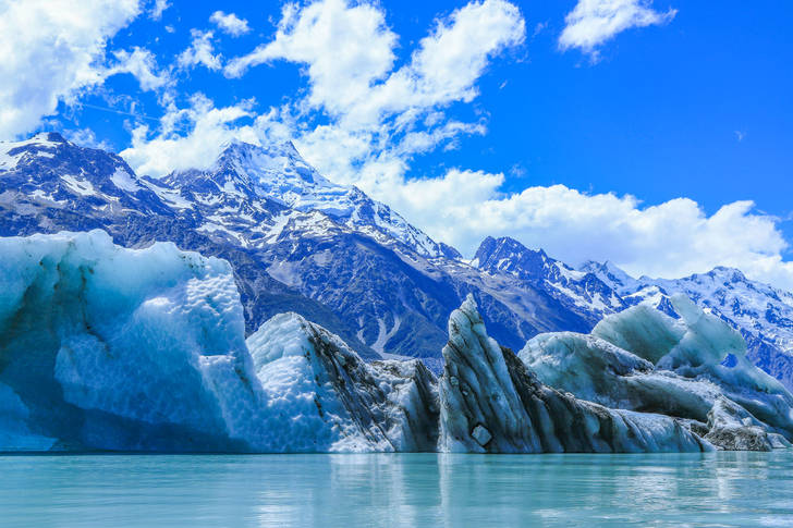 Icebergs on Lake Tasman and Mount Cook