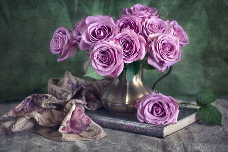 Buket ruža na stolu