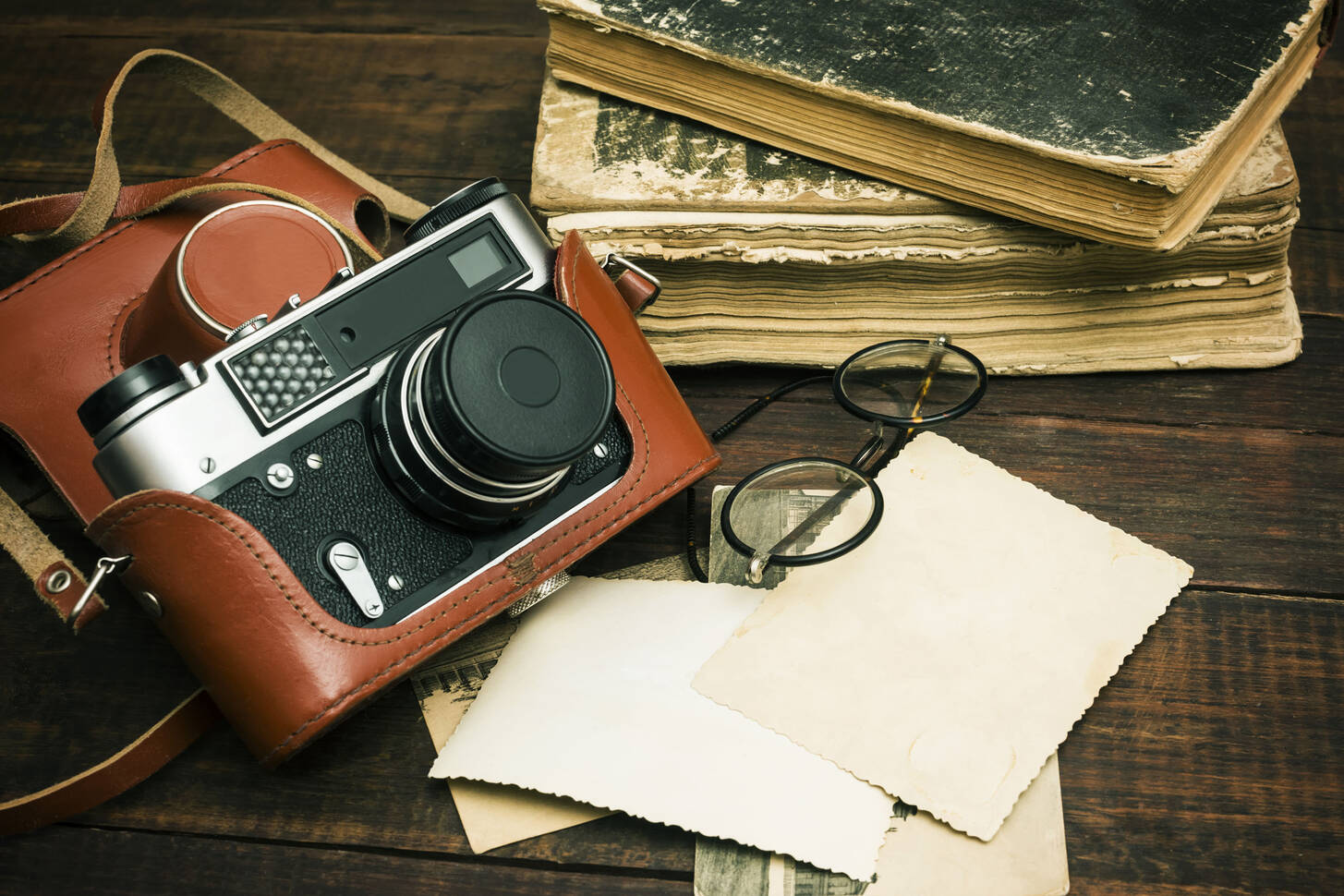 Camera and old photos Jigsaw Puzzle (Stuff, Foto cameras) Puzzle Garage